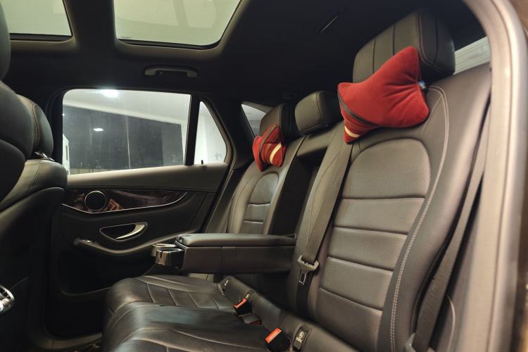 Used Mercedes-Benz GLC 2017 GLC 260 4MATIC Luxury Model Interior 4