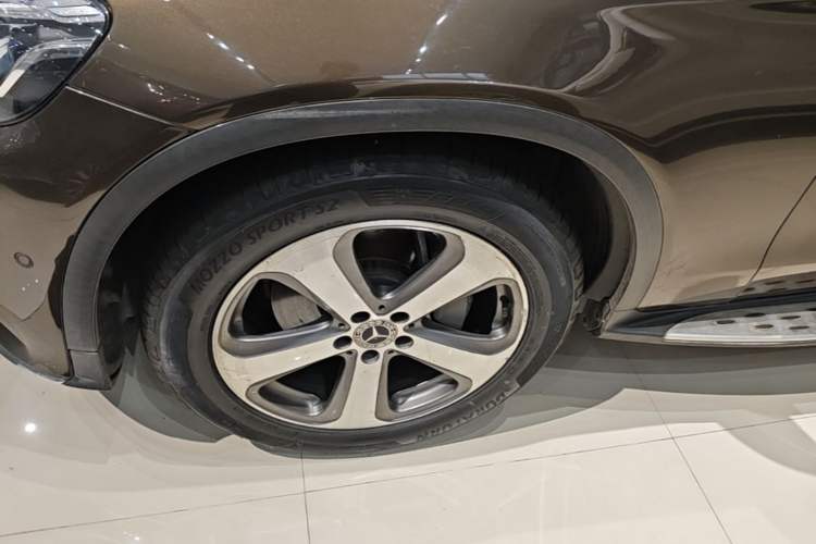 Used Mercedes-Benz GLC 2017 GLC 260 4MATIC Luxury Model Left Front Wheel Hub