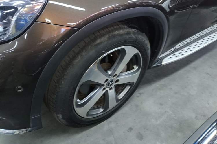 Used Mercedes-Benz GLC 2017 GLC 300 4MATIC Sport Edition Left Front Wheel Hub