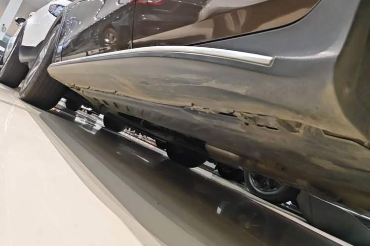 Used Mercedes-Benz GLC 2017 GLC 260 4MATIC Luxury Model Left Side Sill
