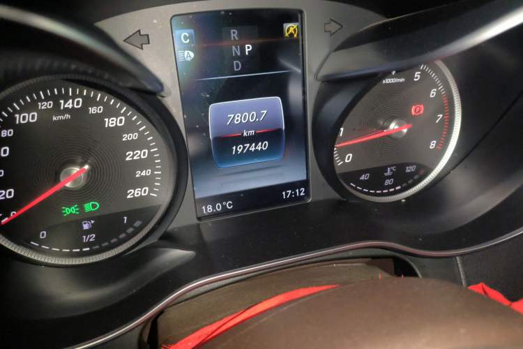 Used Mercedes-Benz GLC 2017 GLC 300 4MATIC Sport Edition Odometer Close Up