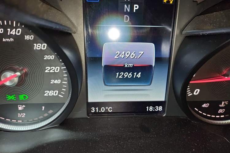 Used Mercedes-Benz GLC 2017 GLC 260 4MATIC Dynamic Edition Odometer Close Up