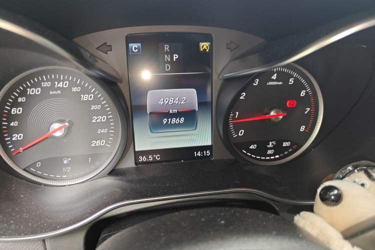 Used Mercedes-Benz GLC 2017 GLC 300 4MATIC Sport Edition Odometer Close Up