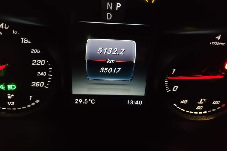 Used Mercedes-Benz GLC 2017 GLC 300 4MATIC Sport Edition Odometer Close Up