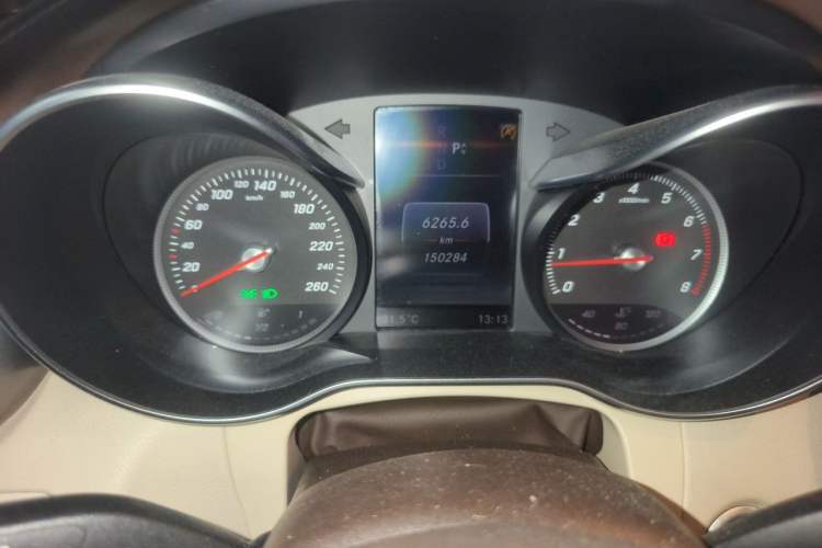 Used Mercedes-Benz GLC 2017 GLC 260 4MATIC Dynamic Edition Odometer Close Up