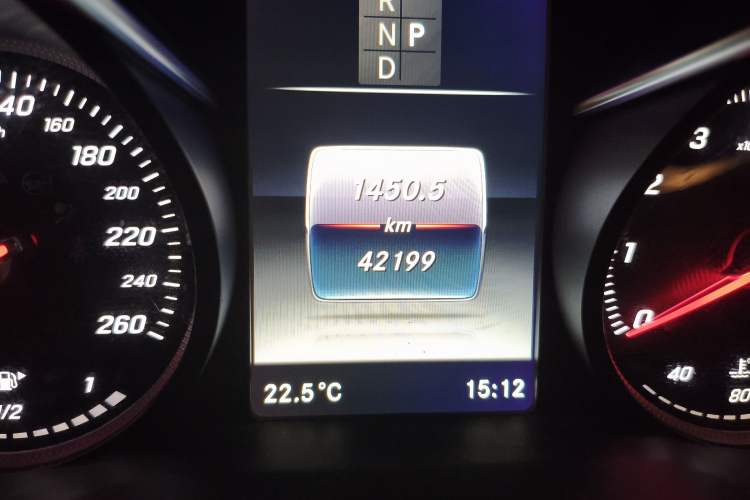 Used Mercedes-Benz GLC 2017 GLC 260 4MATIC Luxury Model Odometer Close Up