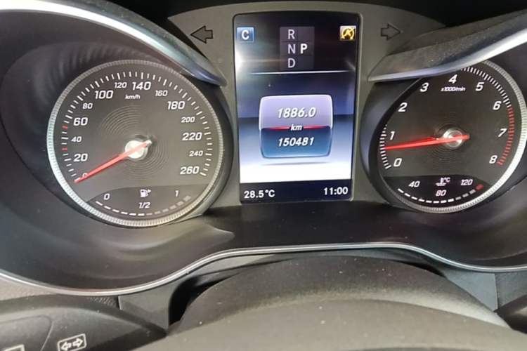 Used Mercedes-Benz GLC 2017 GLC 260 4MATIC Luxury Model Odometer Close Up