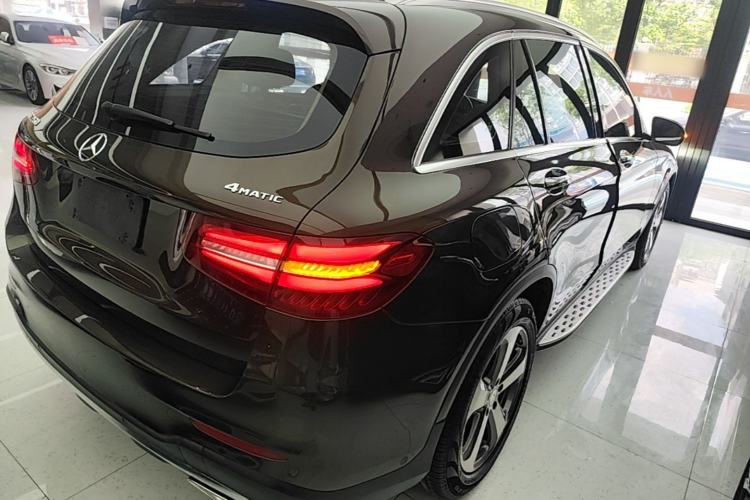 Used Mercedes-Benz GLC 2017 GLC 260 4MATIC Luxury Model Rear Right 45 Deg
