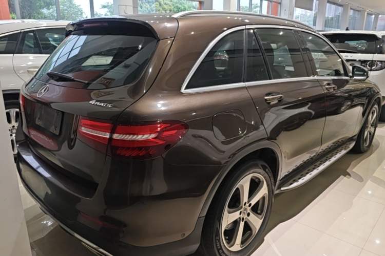 Used Mercedes-Benz GLC 2017 GLC 260 4MATIC Luxury Model Rear Right 45 Deg