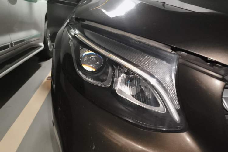 Used Mercedes-Benz GLC 2017 GLC 260 4MATIC Luxury Model Right Front Headlight