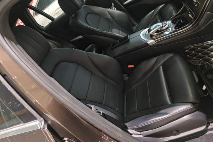 Used Mercedes-Benz GLC 2017 GLC 260 4MATIC Luxury Model Right Front Seat