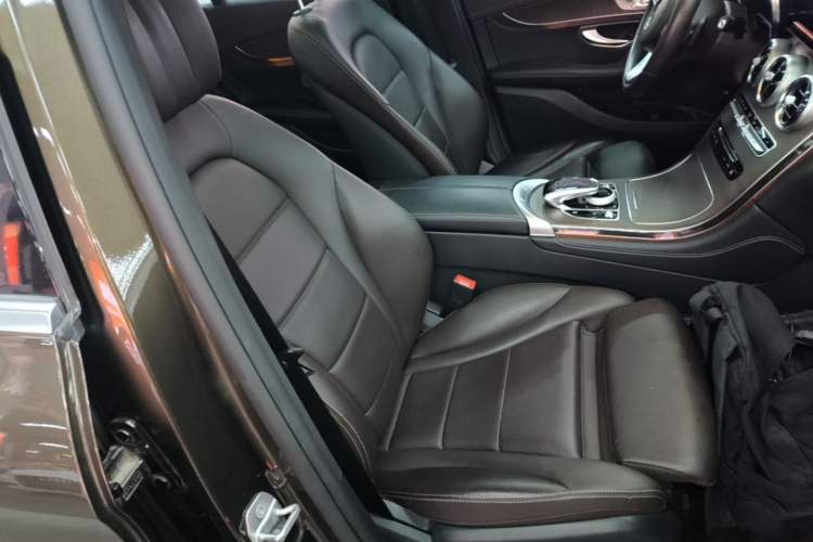 Used Mercedes-Benz GLC 2017 GLC 300 4MATIC Sport Edition Right Front Seat