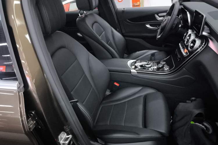 Used Mercedes-Benz GLC 2017 GLC 260 4MATIC Dynamic Edition Right Front Seat