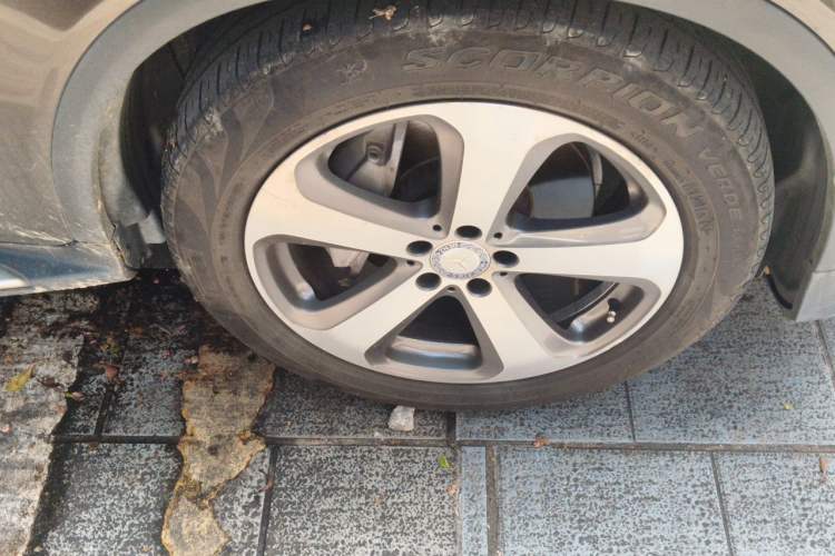 Used Mercedes-Benz GLC 2017 GLC 260 4MATIC Luxury Model Right Front Wheel Hub