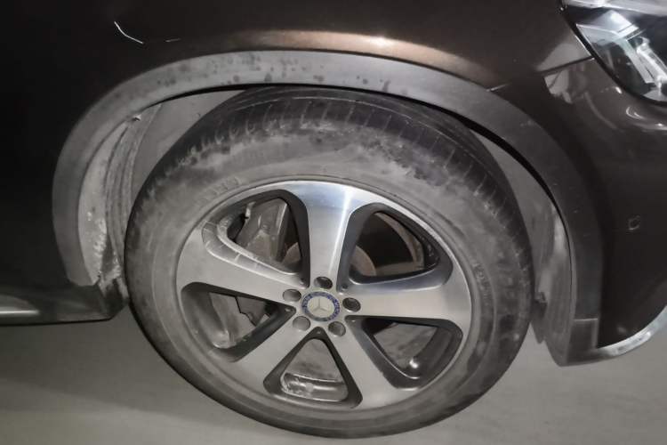 Used Mercedes-Benz GLC 2017 GLC 260 4MATIC Luxury Model Right Front Wheel Hub