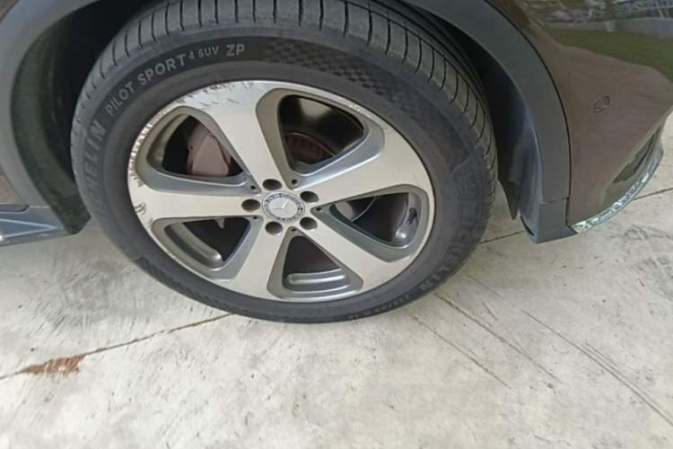 Used Mercedes-Benz GLC 2017 GLC 260 4MATIC Luxury Model Right Front Wheel Hub