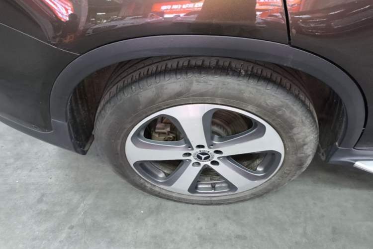 Used Mercedes-Benz GLC 2017 GLC 300 4MATIC Sport Edition Right Rear Wheel Hub