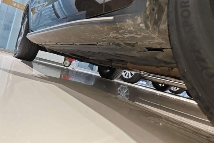 Used Mercedes-Benz GLC 2017 GLC 260 4MATIC Luxury Model Right Side Sill
