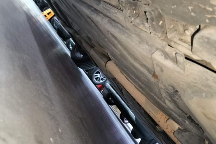 Used Mercedes-Benz GLC 2017 GLC 300 4MATIC Sport Edition Right Side Sill