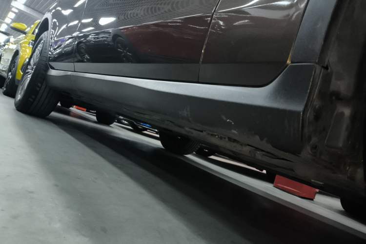 Used Mercedes-Benz GLC 2017 GLC 260 4MATIC Dynamic Edition Right Side Sill