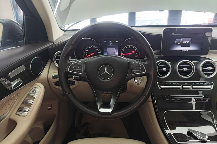 Used Mercedes-Benz GLC 2017 GLC 260 4MATIC Luxury Model Steering Wheel