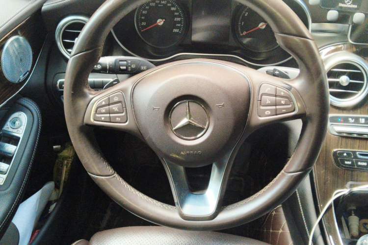 Used Mercedes-Benz GLC 2017 GLC 260 4MATIC Luxury Model Steering Wheel