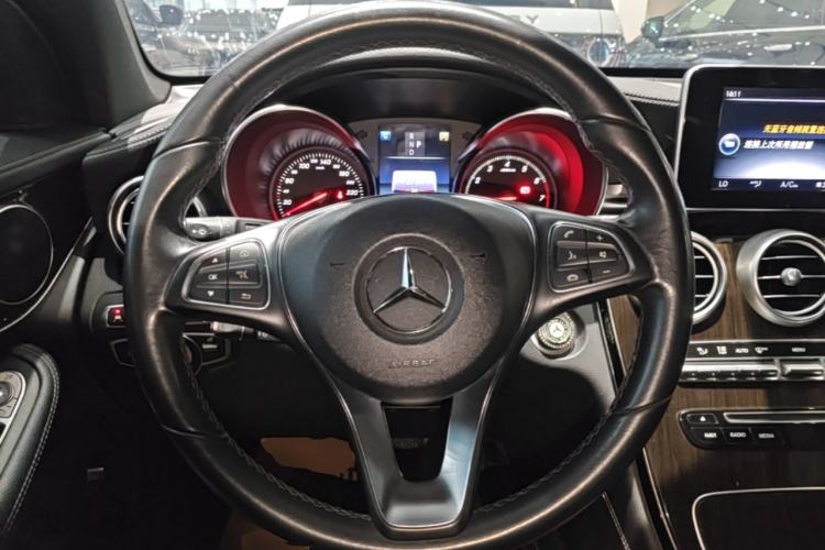 Used Mercedes-Benz GLC 2017 GLC 260 4MATIC Luxury Model Steering Wheel