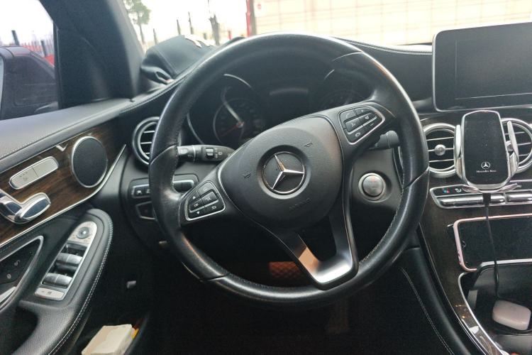 Used Mercedes-Benz GLC 2017 GLC 260 4MATIC Luxury Model Steering Wheel