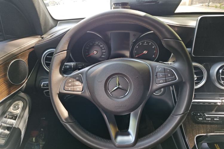 Used Mercedes-Benz GLC 2017 GLC 260 4MATIC Luxury Model Steering Wheel