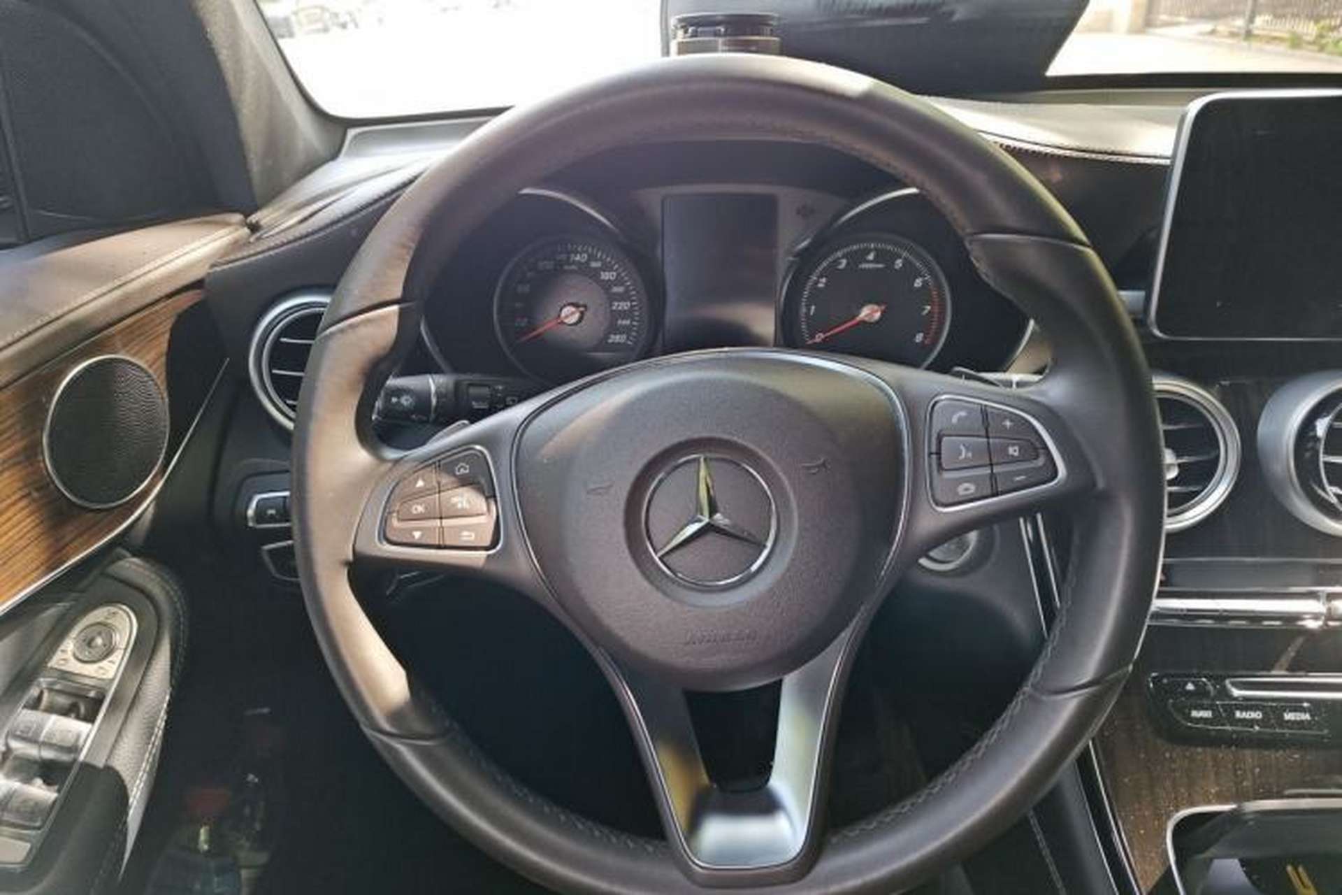 Used Mercedes-Benz GLC 2017 GLC 260 4MATIC Luxury Model Steering Wheel