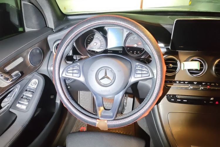 Used Mercedes-Benz GLC 2017 GLC 300 4MATIC Sport Edition Steering Wheel