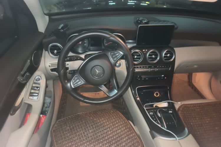 Used Mercedes-Benz GLC 2017 GLC 260 4MATIC Dynamic Edition Steering Wheel