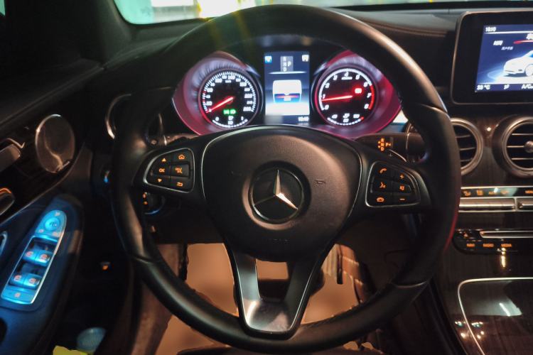 Used Mercedes-Benz GLC 2017 GLC 260 4MATIC Luxury Model Steering Wheel