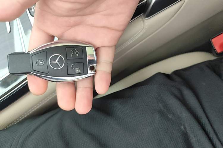 Used Mercedes-Benz GLC 2017 GLC 260 4MATIC Luxury Model Vehicle Key