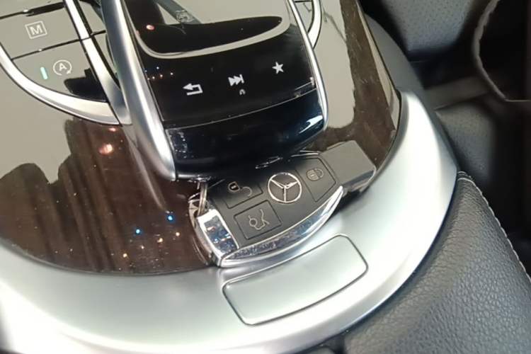 Used Mercedes-Benz GLC 2017 GLC 260 4MATIC Luxury Model Vehicle Key