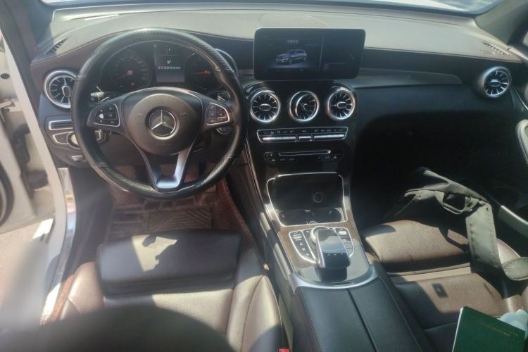 Used Mercedes-Benz GLC 2017 GLC 260 4MATIC Dynamic Edition Center Console