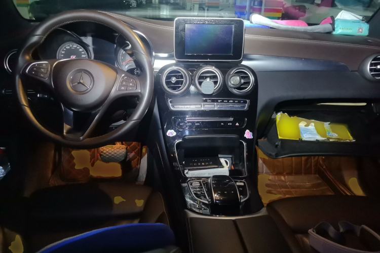 Used Mercedes-Benz GLC 2017 GLC 260 4MATIC Dynamic Edition Center Console