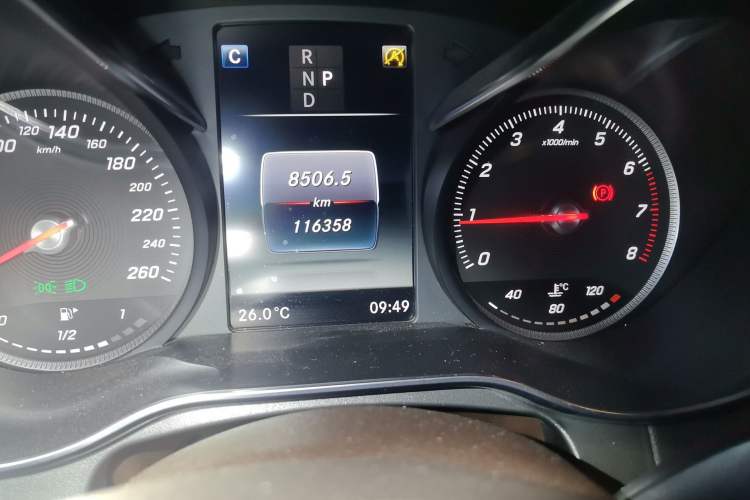 Used Mercedes-Benz GLC 2017 GLC 260 4MATIC Dynamic Edition Odometer Close Up