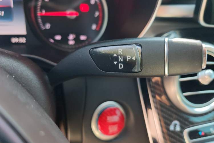 Used Mercedes-Benz GLC 2017 GLC 260 4MATIC Dynamic Edition Gear Lever