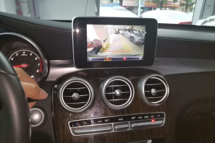 Used Mercedes-Benz GLC 2017 GLC 260 4MATIC Dynamic Edition Audio And AC Panel