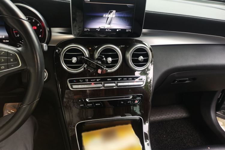 Used Mercedes-Benz GLC 2017 GLC 260 4MATIC Dynamic Edition Audio And AC Panel