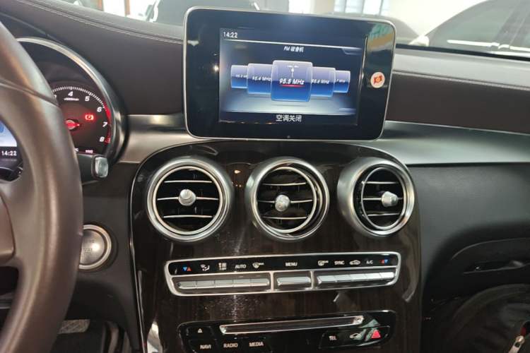 Used Mercedes-Benz GLC 2017 GLC 260 4MATIC Luxury Model Audio And AC Panel