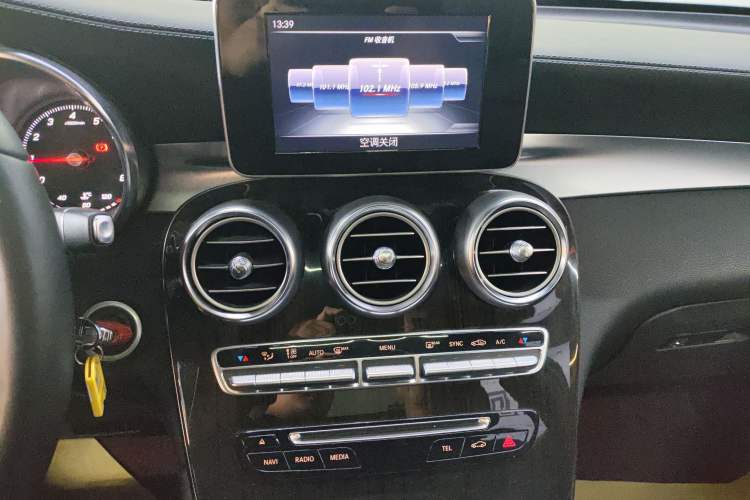 Used Mercedes-Benz GLC 2017 GLC 260 4MATIC Luxury Model Audio And AC Panel