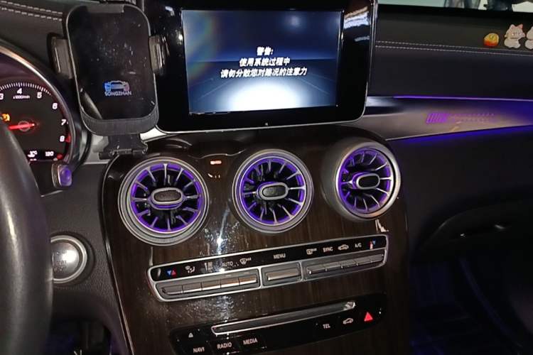 Used Mercedes-Benz GLC 2017 GLC 260 4MATIC Dynamic Edition Audio And AC Panel