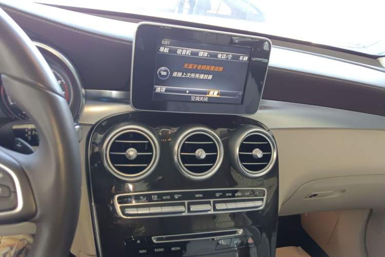 Used Mercedes-Benz GLC 2017 GLC 260 4MATIC Dynamic Edition Audio And AC Panel
