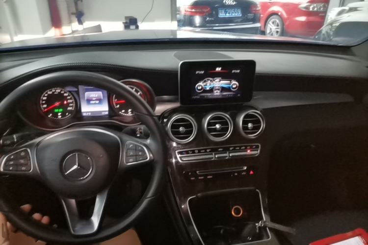 Used Mercedes-Benz GLC 2017 GLC 260 4MATIC Dynamic Edition Center Console