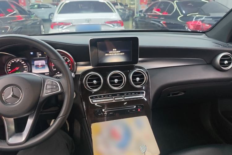 Used Mercedes-Benz GLC 2017 GLC 260 4MATIC Luxury Model Center Console