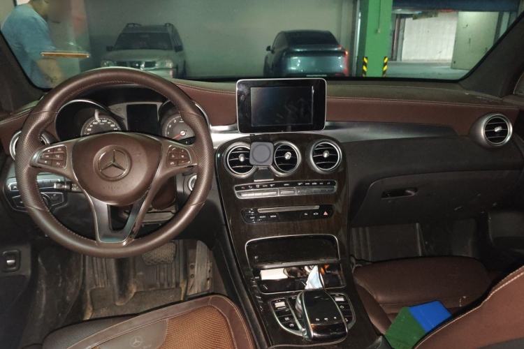 Used Mercedes-Benz GLC 2017 GLC 260 4MATIC Luxury Model Center Console