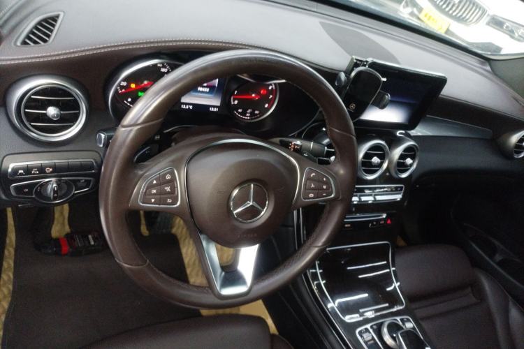Used Mercedes-Benz GLC 2017 GLC 260 4MATIC Luxury Model Center Console