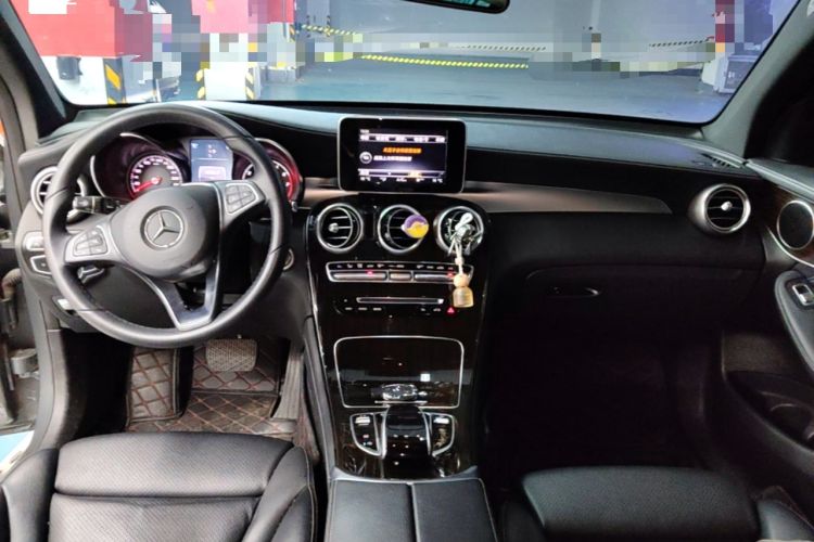 Used Mercedes-Benz GLC 2017 GLC 260 4MATIC Luxury Model Center Console